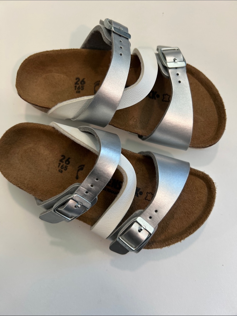 Birkenstock - 26, 8/8.5 Kids‎ Silver and White Double Strap Sandals